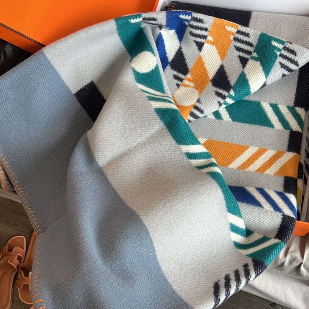 Brand new hermes blanket jump H - Picture 4 of 8